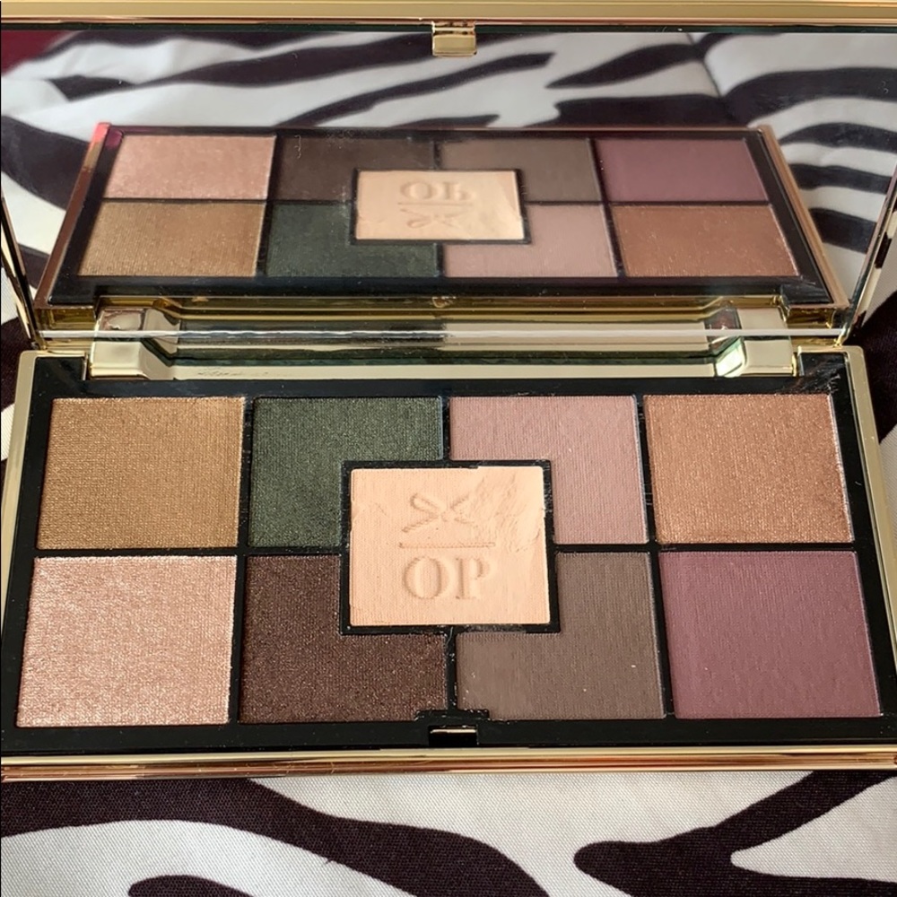 “Ciaté London” Smokey Suedes Eye Palette